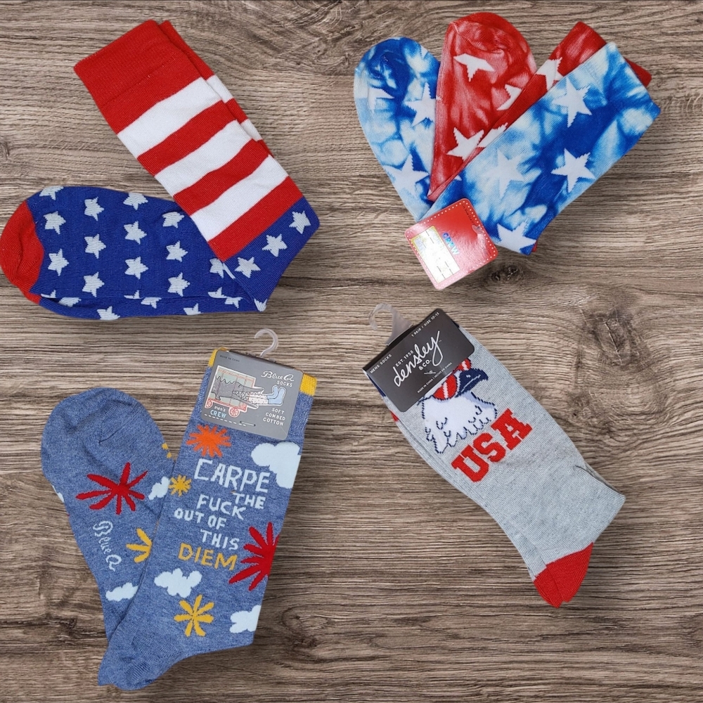 4 PAIRS PATRIOTIC USA STARS & STRIPES SOCKS